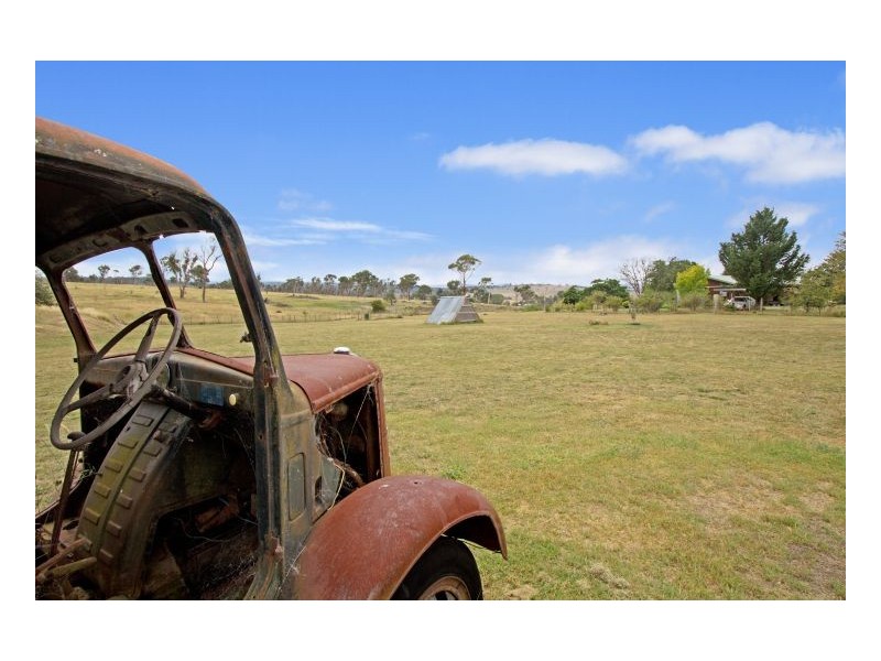 78 McCannas Road, Armidale NSW 2350