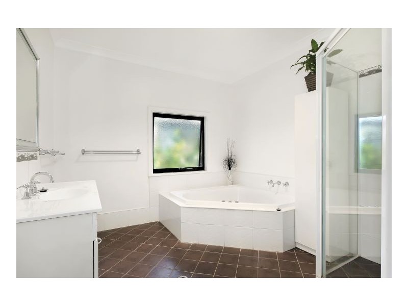 1 Kent Ave, Armidale NSW 2350