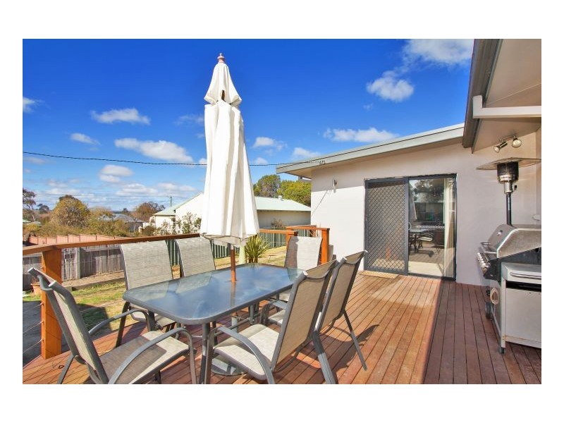 1 Kent Ave, Armidale NSW 2350