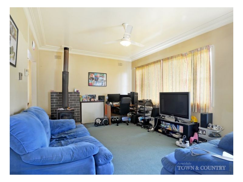 2 Holmes Avenue, Armidale NSW 2350