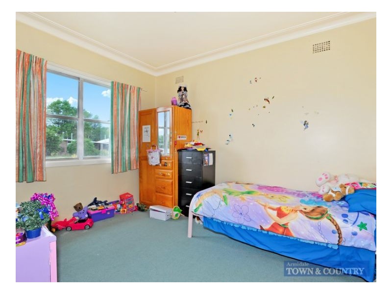 2 Holmes Avenue, Armidale NSW 2350