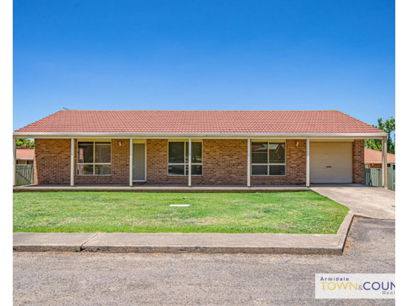 2C Fiona Place, Armidale NSW 2350