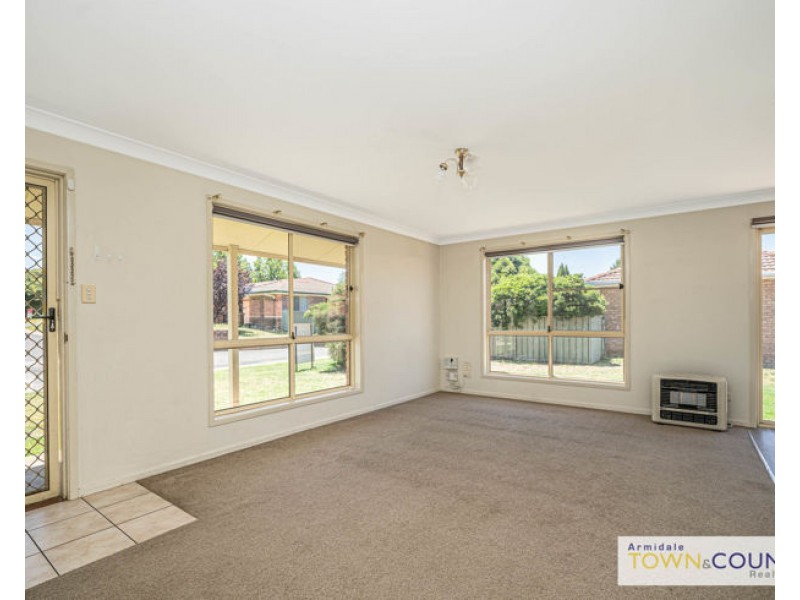 2C Fiona Place, Armidale NSW 2350