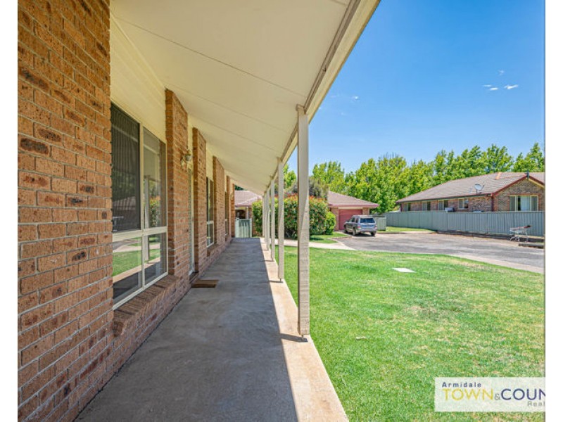 2C Fiona Place, Armidale NSW 2350