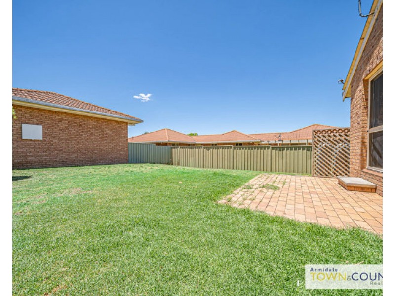 2C Fiona Place, Armidale NSW 2350
