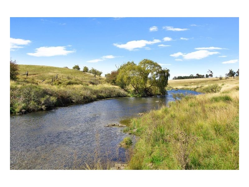 21 Blue Hole Road, Armidale NSW 2350
