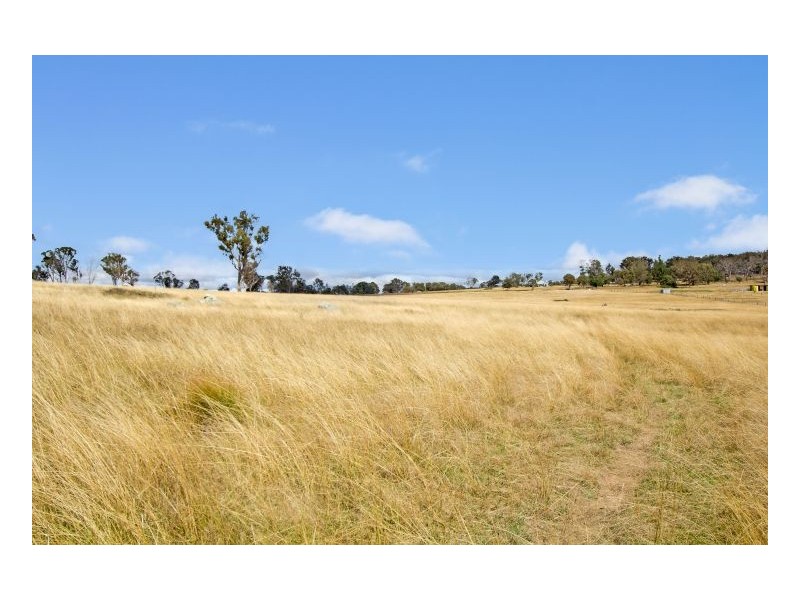 21 Blue Hole Road, Armidale NSW 2350