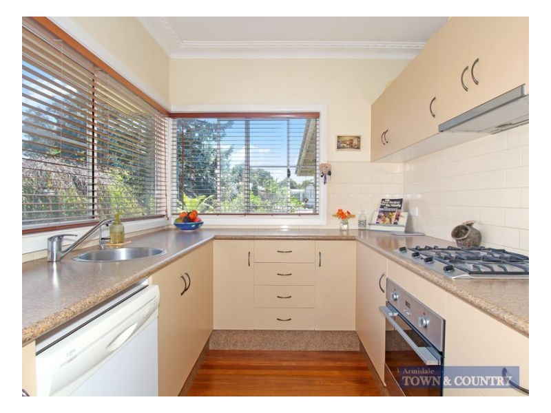 8 Lackey Street, Guyra NSW 2365