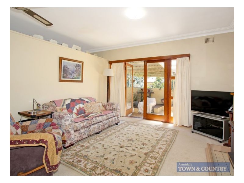 8 Lackey Street, Guyra NSW 2365