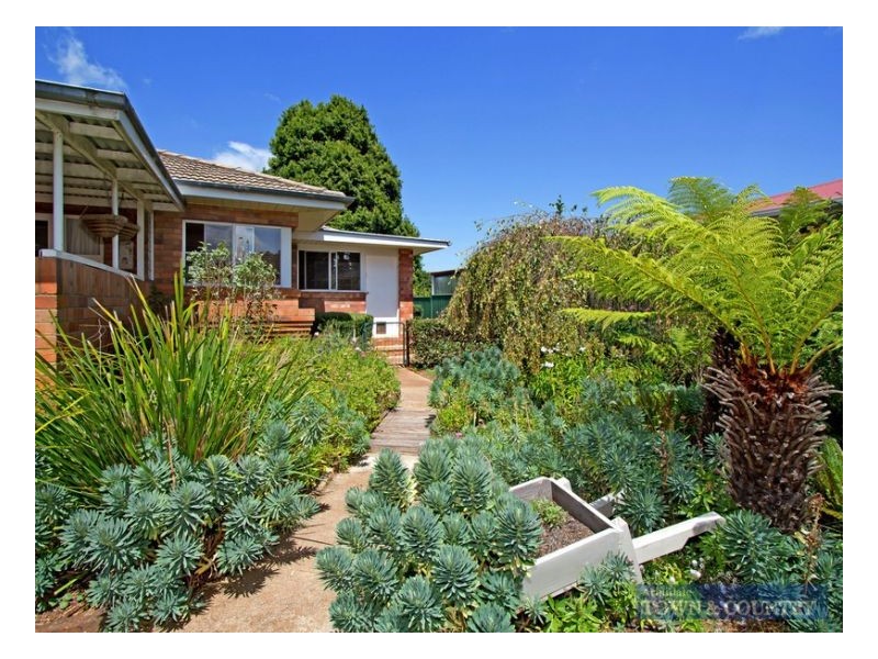 8 Lackey Street, Guyra NSW 2365