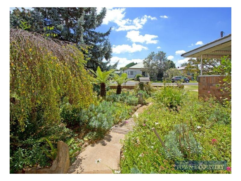 8 Lackey Street, Guyra NSW 2365