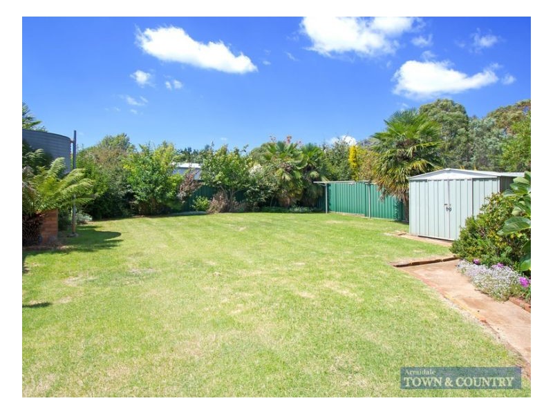 8 Lackey Street, Guyra NSW 2365