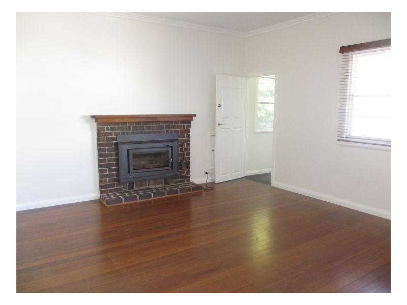 136 Barney Street, Armidale NSW 2350