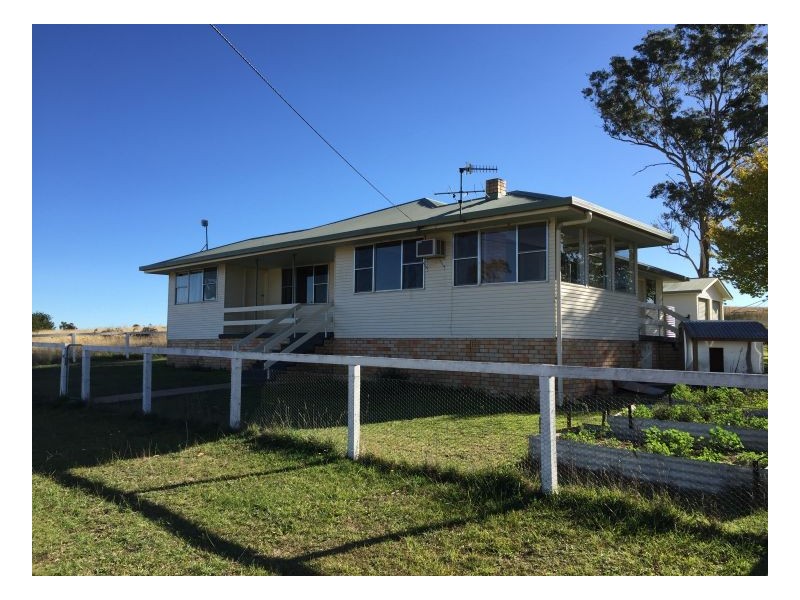 223 Clarks Road, Armidale NSW 2350