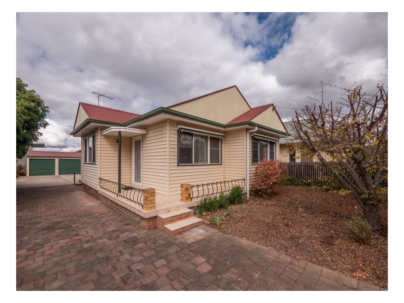 121 Butler Street, Armidale NSW 2350