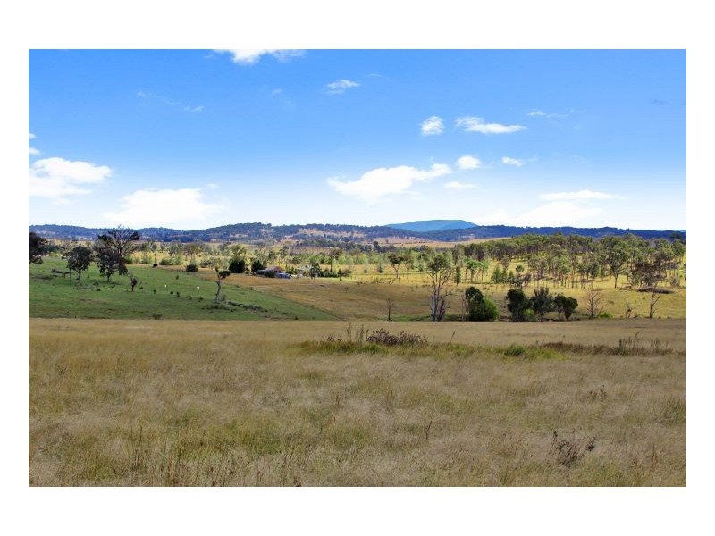 21 Blue Hole Road., Armidale NSW 2350