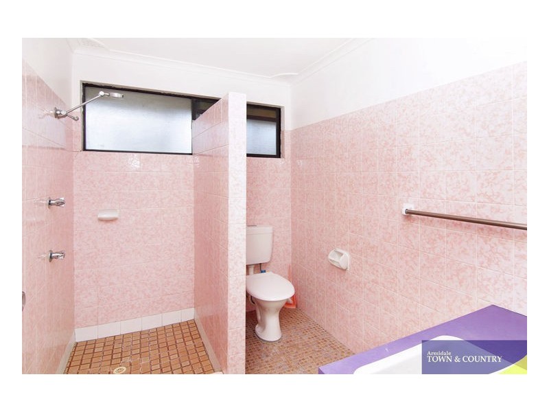 2/11 Barclay Street., Armidale NSW 2350