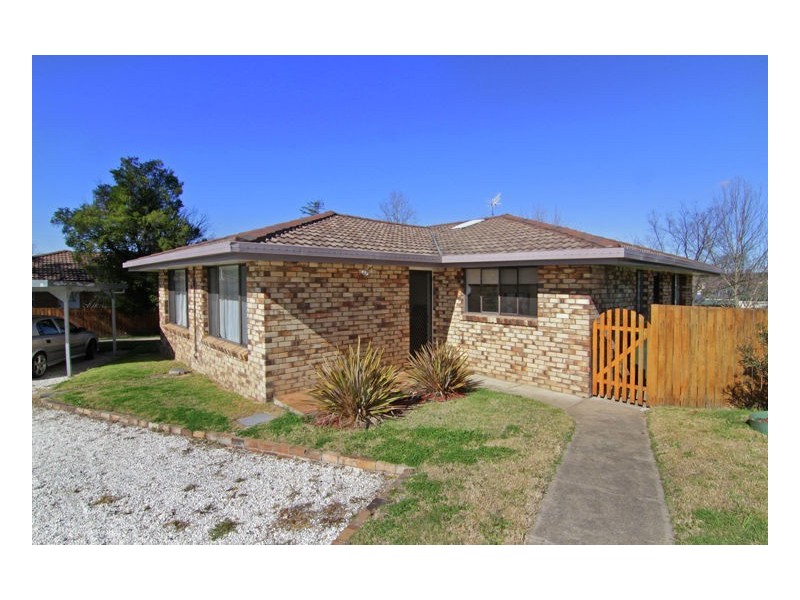 1 & 2/4 Wade Avenue, Armidale NSW 2350