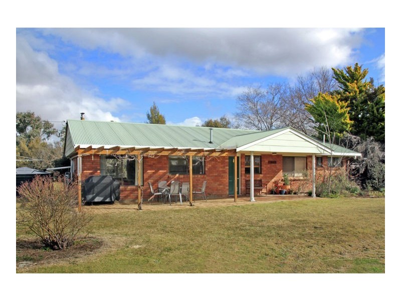 25 Mundays Lane, Armidale NSW 2350