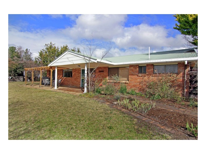 25 Mundays Lane, Armidale NSW 2350