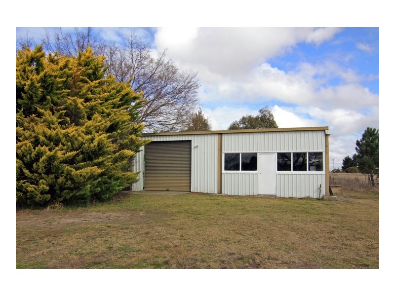 25 Mundays Lane, Armidale NSW 2350