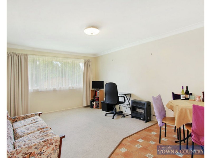 2/2 Kenalmac Avenue, Armidale NSW 2350