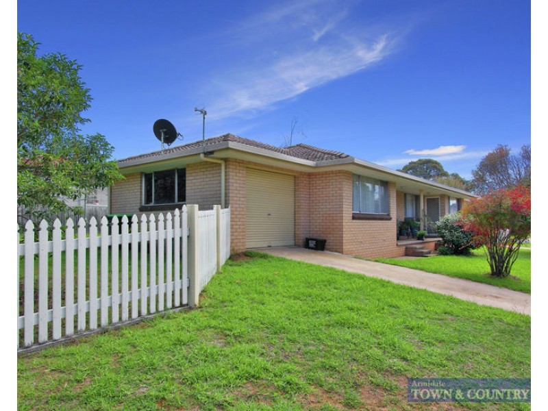 2/2 Kenalmac Avenue, Armidale NSW 2350