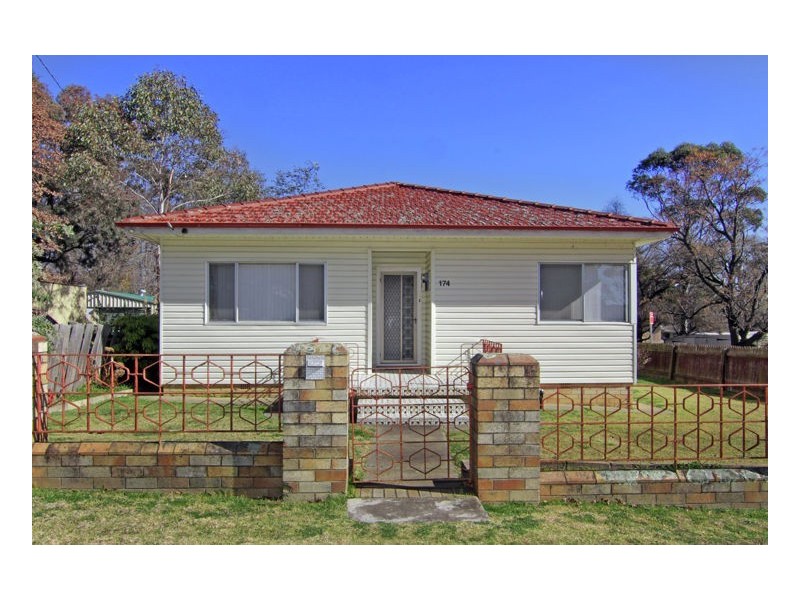 174 Chapel Street, Armidale NSW 2350