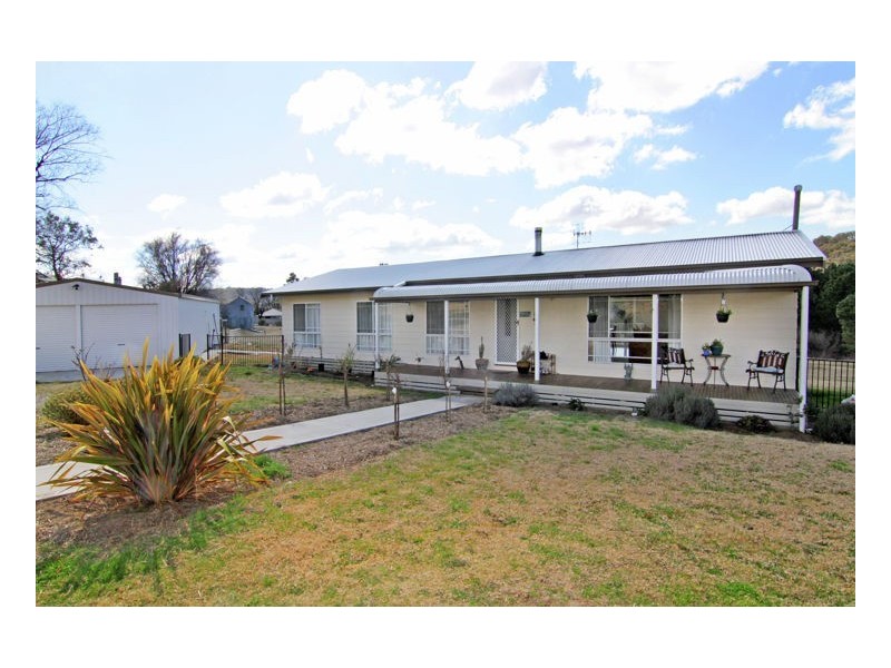 4 Leece Road, Uralla NSW 2358