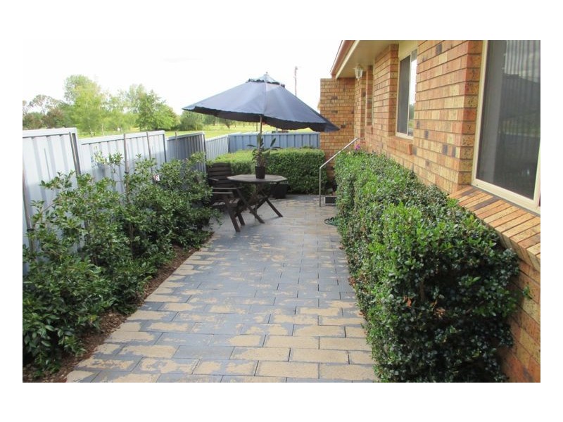 2/23 Baldblair Street, Guyra NSW 2365