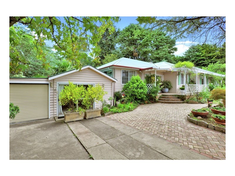 2 Lynches Road, Armidale NSW 2350