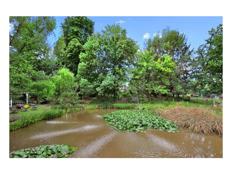 2 Lynches Road, Armidale NSW 2350