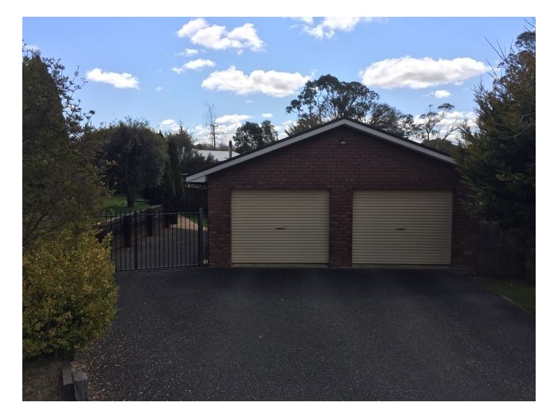 4 Pearson Street, Guyra NSW 2365