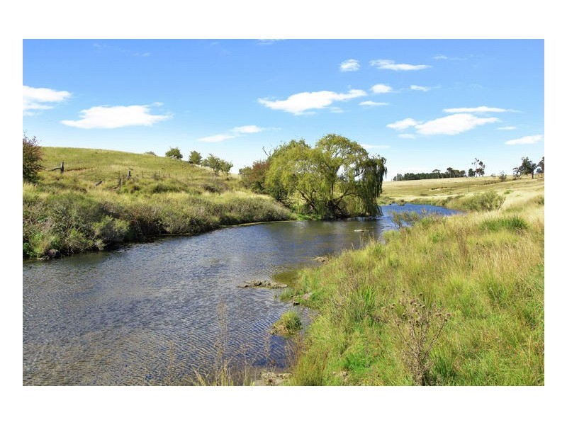 21 Blue Hole Road, Armidale NSW 2350