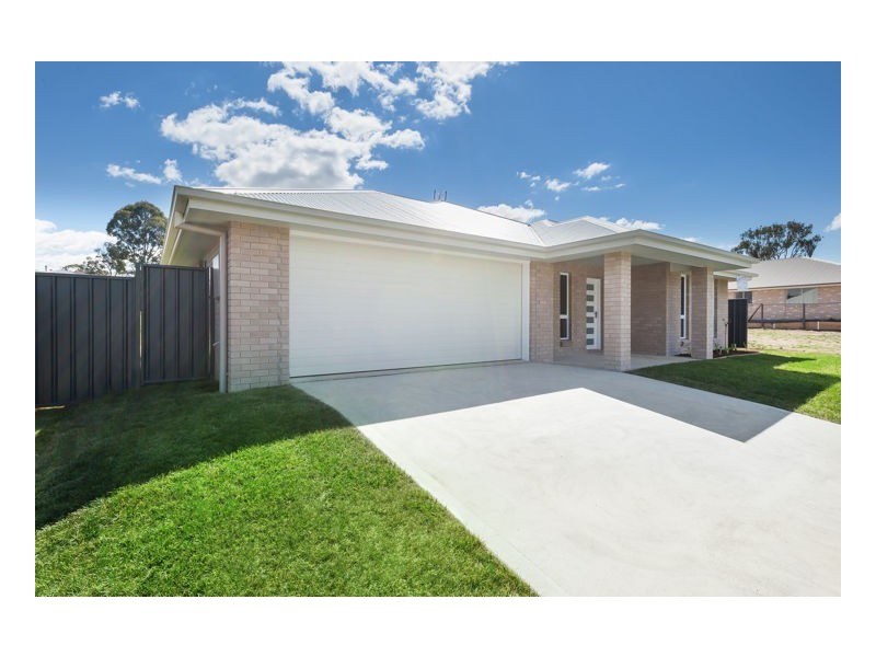 18 Schaefer Drive, Armidale NSW 2350
