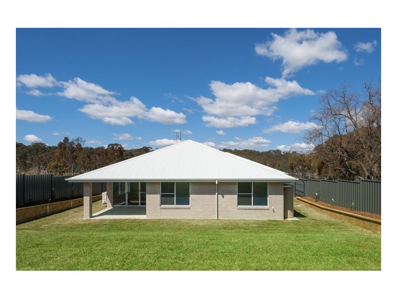 18 Schaefer Drive, Armidale NSW 2350