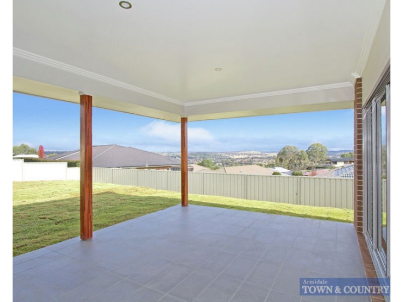8 Grandview Crescent, Armidale NSW 2350