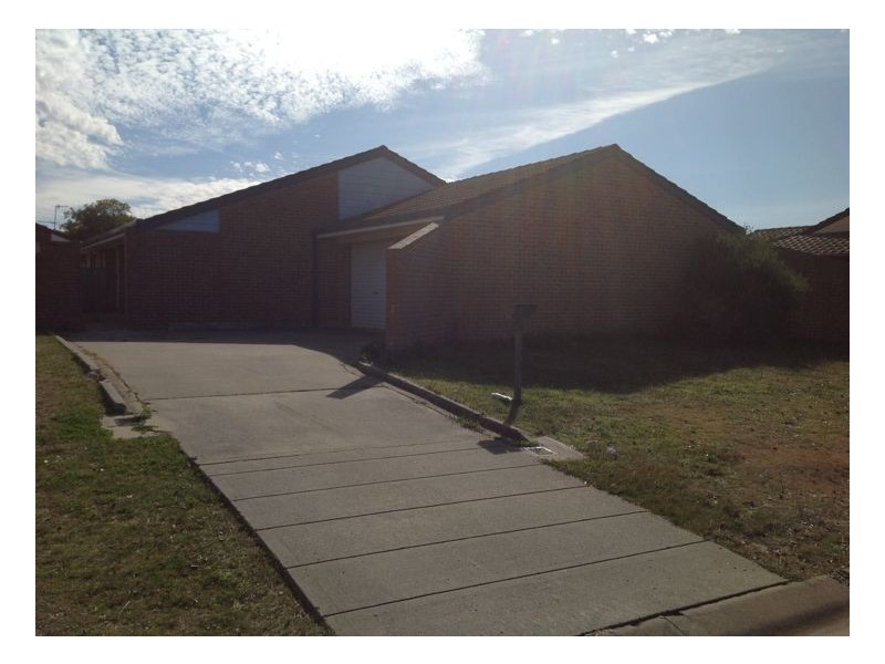 2/6 Pointsfield  Place, Armidale NSW 2350