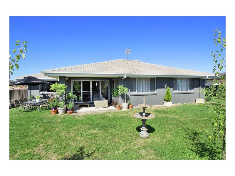 40 Albion Close, Armidale NSW 2350