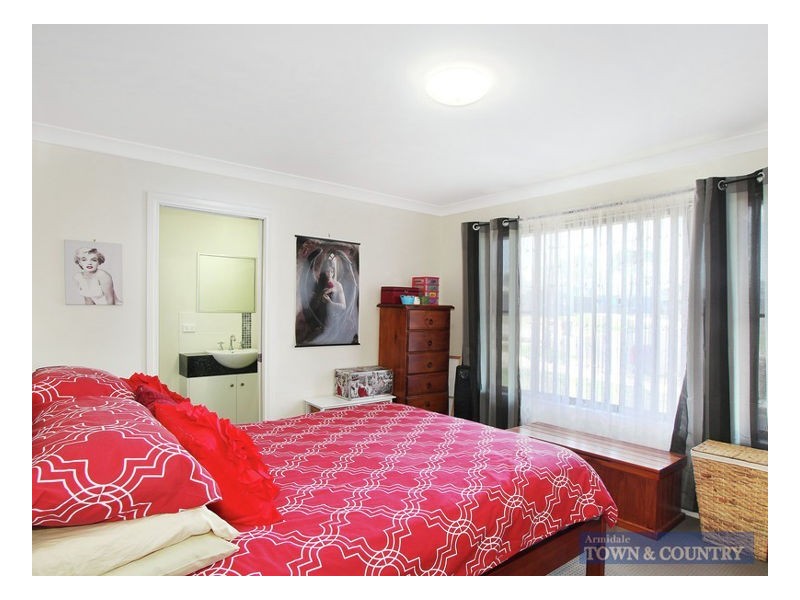 17 Claret Ash Drive, Guyra NSW 2365