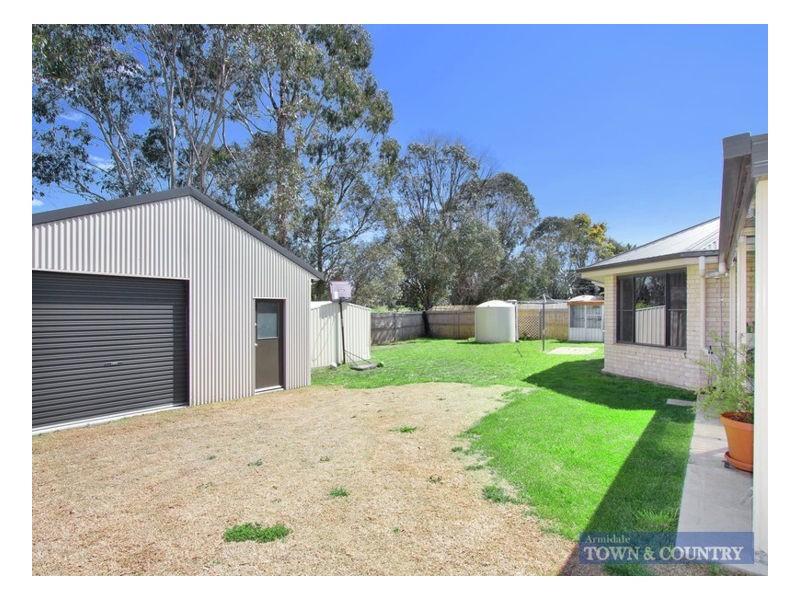 17 Claret Ash Drive, Guyra NSW 2365