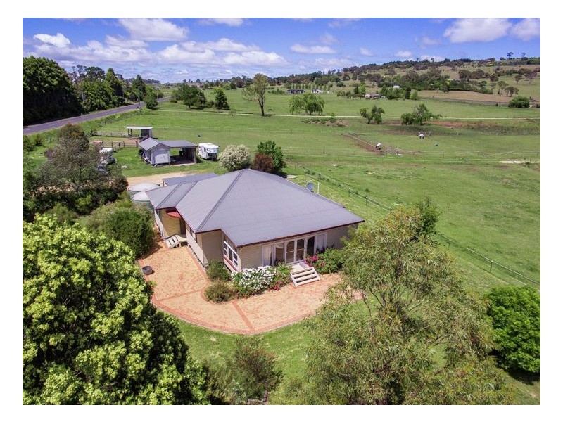 36 Dangarsleigh Road, Armidale NSW 2350