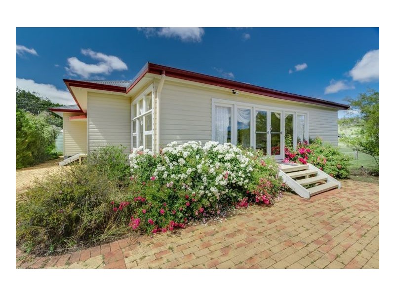 36 Dangarsleigh Road, Armidale NSW 2350