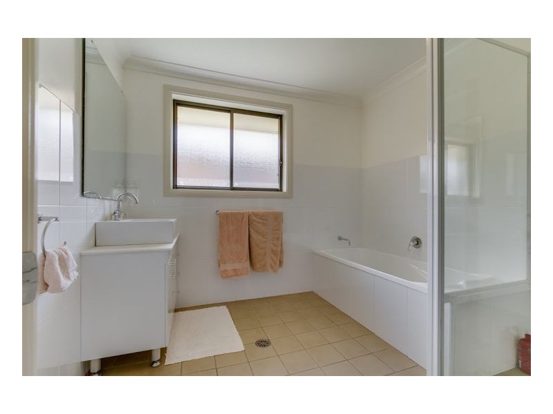 4 McCarthy Crescent, Armidale NSW 2350