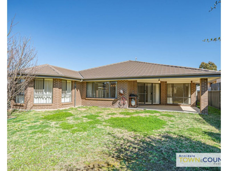 28 Albion Close, Armidale NSW 2350