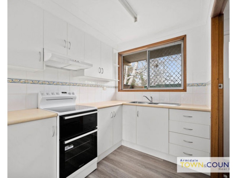 2/12 Dawson Avenue, Armidale NSW 2350