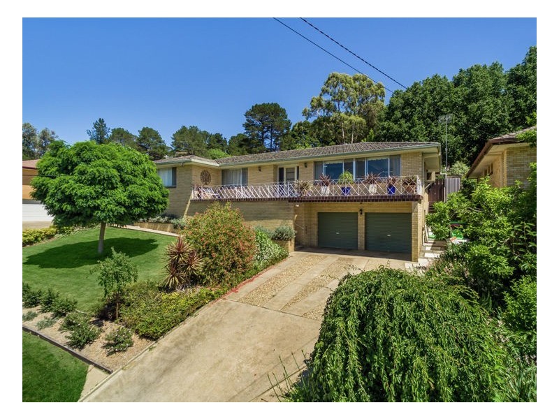 19 Campion Parade, Armidale NSW 2350