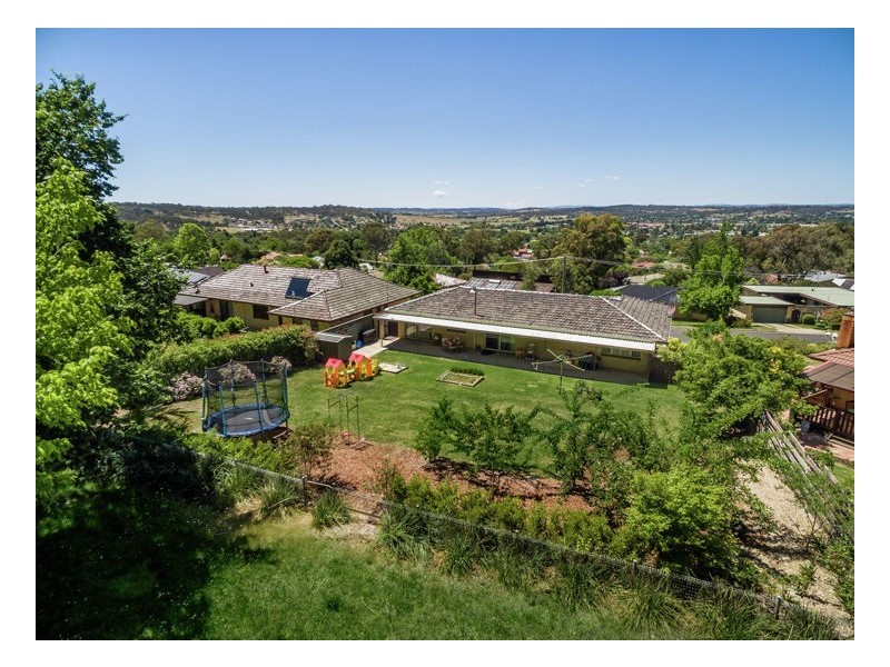 19 Campion Parade, Armidale NSW 2350