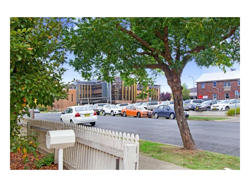 2/121 Butler Street, Armidale NSW 2350