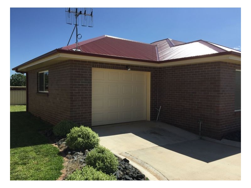 4/12 Hardinge Street, Guyra NSW 2365